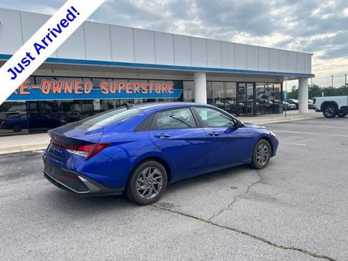 Used 2024 Hyundai Elantra SEL FWD image 3