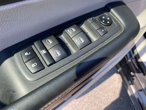 Used 2020 Chrysler Voyager LX FWD image 13