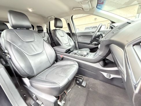 Used 2020 Ford Edge Titanium image 32