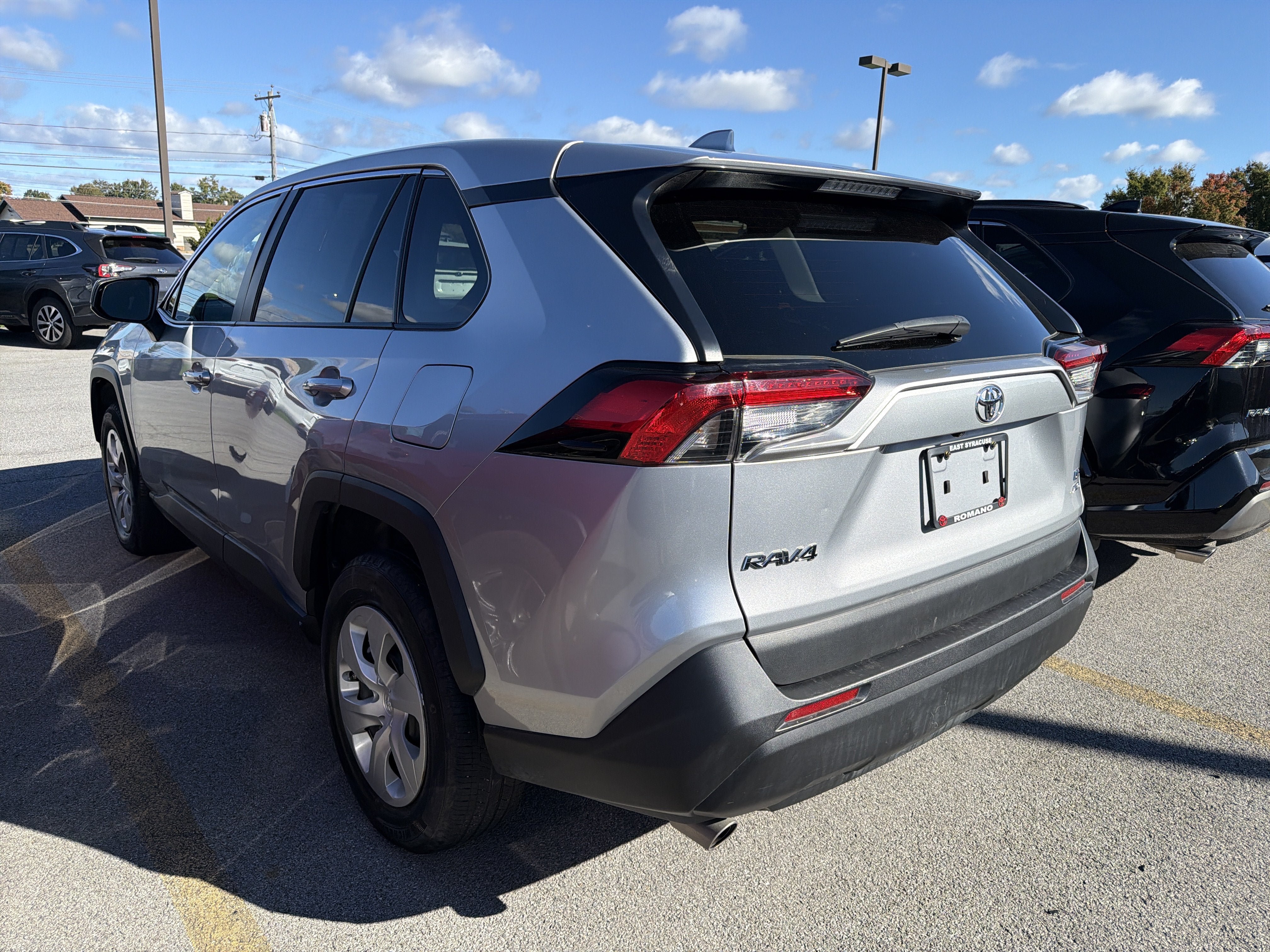 Used 2024 Toyota RAV4 LE AWD/4WD image 5