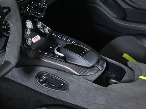 Used 2023 Aston Martin V8 Vantage image 19