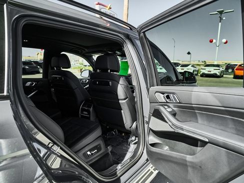 Used 2025 BMW X7 xDrive40i w/ M Sport Package AWD/4WD image 12