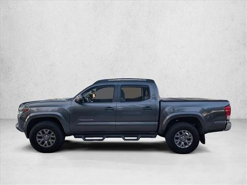 Used 2017 Toyota Tacoma TRD Off-Road image 7