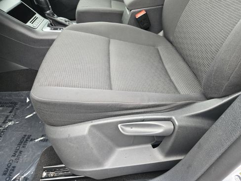 Used 2012 Volkswagen Tiguan LE FWD image 15