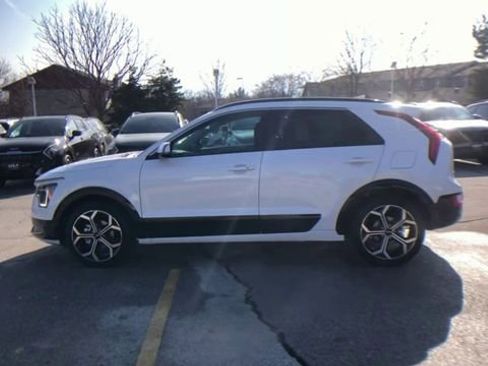 New 2025 Kia Niro EX Touring image 8