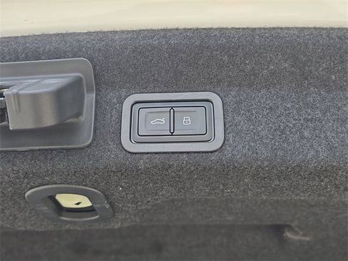 Used 2021 Audi A6 Premium Plus w/ Premium Plus Package image 12