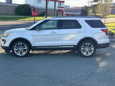Used 2019 Ford Explorer XLT w/ Equipment Group 202A AWD/4WD image 4