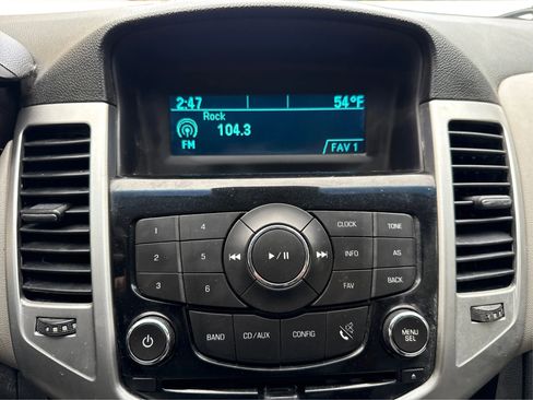 Used 2015 Chevrolet Cruze LT image 15