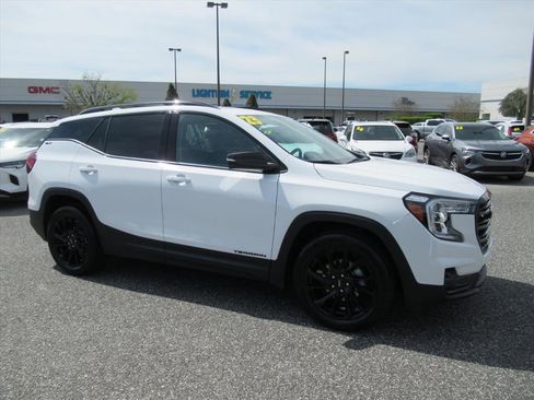 Used 2023 GMC Terrain SLT w/ Elevation Edition FWD image 2