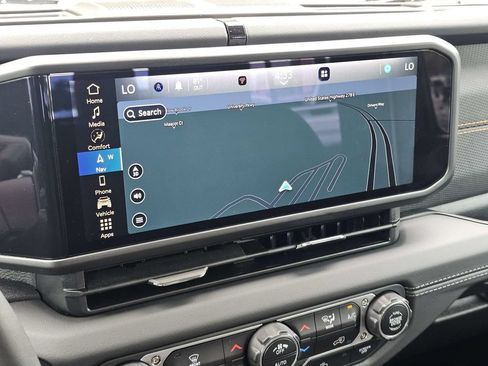 Used 2025 Jeep Gladiator Mojave w/ Technology Group AWD/4WD image 23