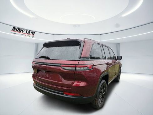 New 2025 Jeep Grand Cherokee Altitude image 3
