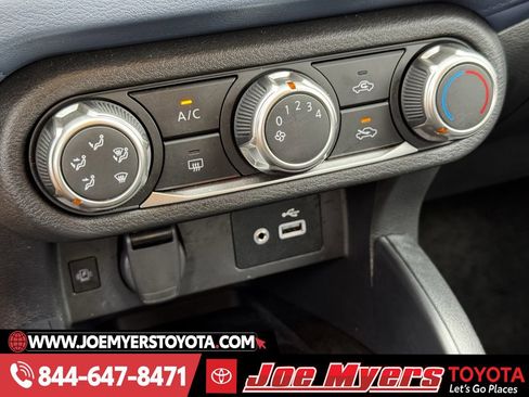 Used 2025 Nissan Versa SV image 19