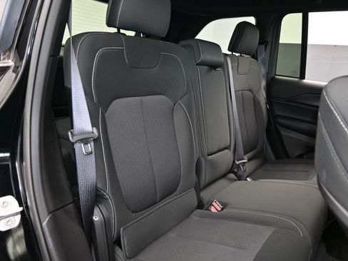 Used 2025 Jeep Grand Cherokee Laredo image 36