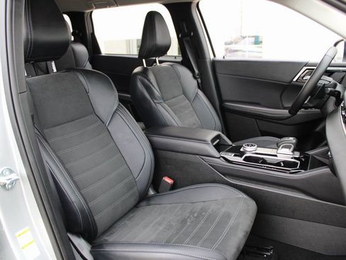 Used 2025 Mitsubishi Outlander SE image 28