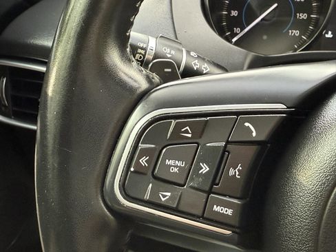 Used 2019 Jaguar F-PACE Premium image 33