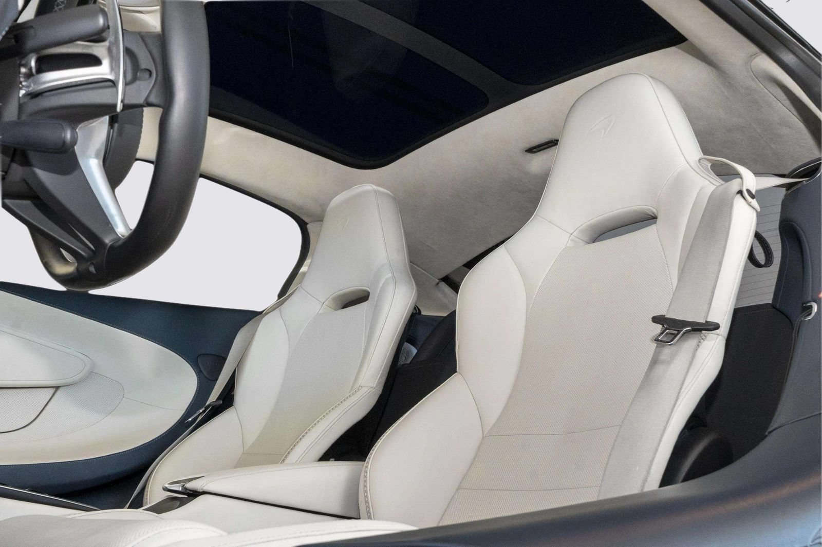 Used 2023 McLaren GT RWD image 32