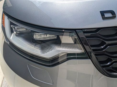 New 2025 Land Rover Discovery Dynamic SE image 9