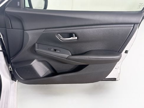 Used 2025 Nissan Sentra SV FWD image 30