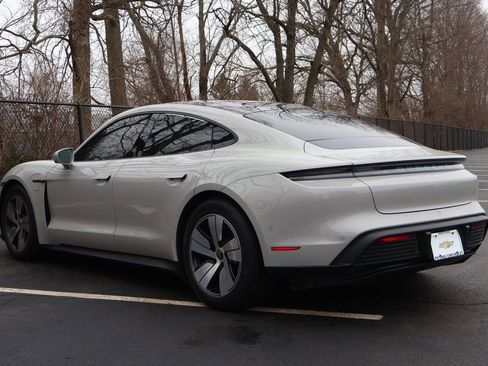 Used 2022 Porsche Taycan image 5