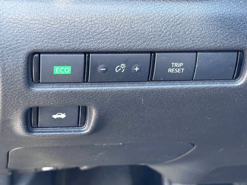 Used 2025 Nissan Sentra SV FWD image 21