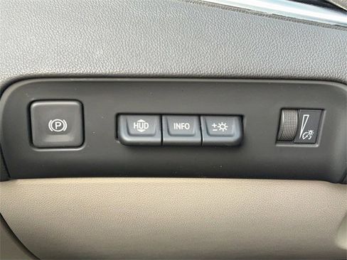 Used 2023 Buick Enclave Avenir w/ Avenir Technology Package image 32