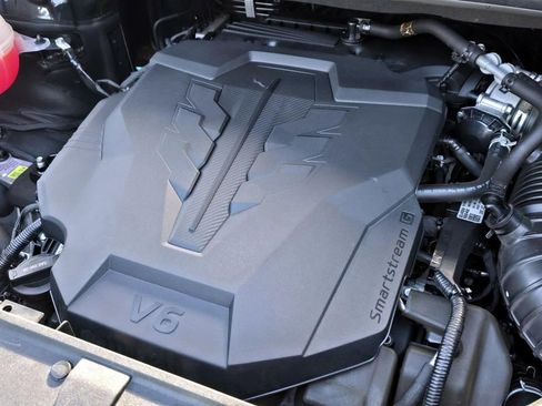 Used 2025 Kia Carnival FWD image 11
