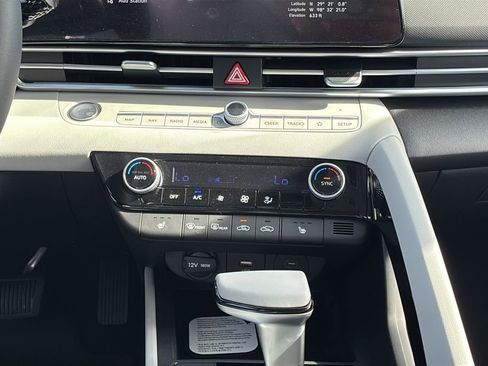 New 2026 Hyundai Elantra Limited FWD image 21