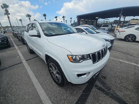 Used 2018 Jeep Grand Cherokee Limited RWD image 3