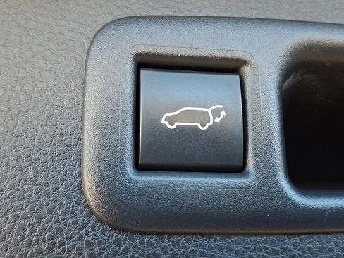 Used 2024 Toyota Highlander LE FWD image 30