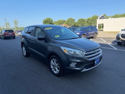 Used 2017 Ford Escape SE AWD/4WD image 3