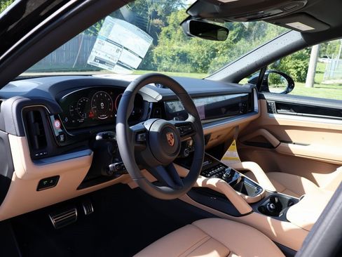 New 2026 Porsche Cayenne Coupe image 4