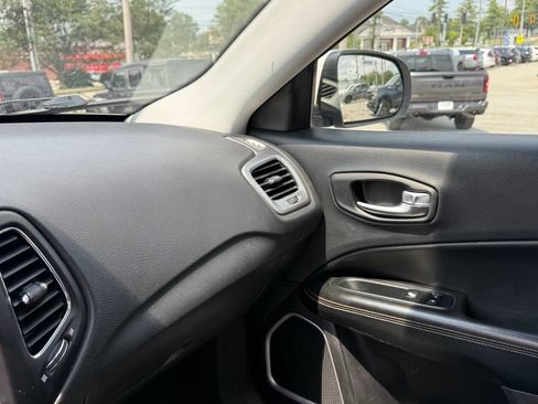 Used 2018 Jeep Compass Latitude w/ Popular Equipment Group AWD/4WD image 21
