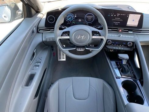 New 2025 Hyundai Elantra SEL image 27