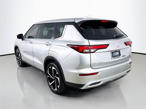 Used 2023 Mitsubishi Outlander SE FWD image 5