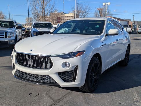 Used 2023 Maserati Levante Modena image 10