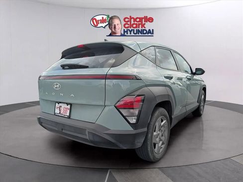 Used 2024 Hyundai Kona SE FWD image 3