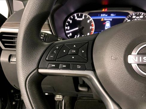 Used 2025 Nissan Altima 2.5 SV FWD image 18