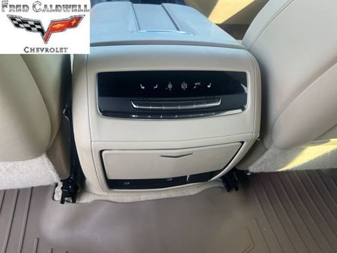 Used 2022 Cadillac Escalade Premium Luxury AWD/4WD image 27