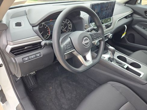 New 2026 Nissan Altima 2.5 SV FWD image 11