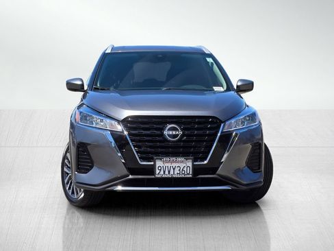 Used 2024 Nissan Kicks SV FWD image 3