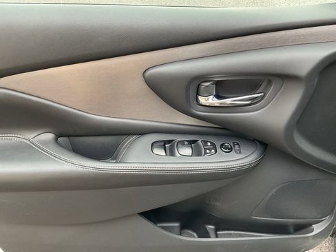 Used 2023 Nissan Murano SV w/ SV Midnight Edition Package image 11