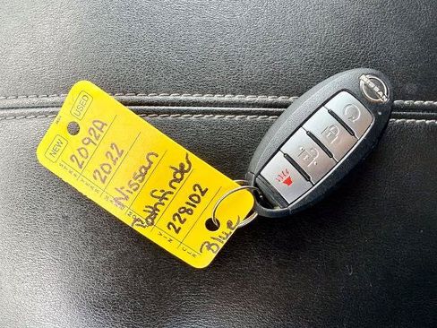 Used 2022 Nissan Pathfinder SV AWD/4WD image 39