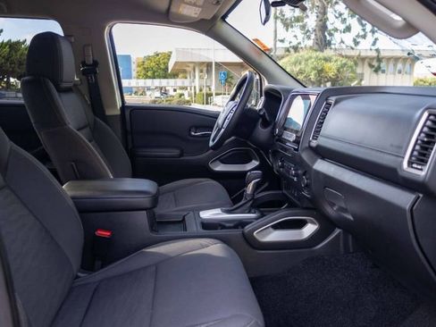 Used 2024 Nissan Frontier SV w/ Graphics Package image 13