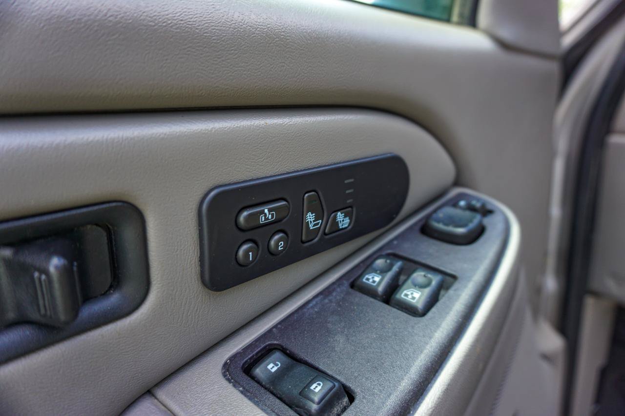 Used 2005 GMC Sierra 2500 SLT w/ Heavy-Duty Power Package AWD/4WD image 24