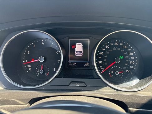 Used 2018 Volkswagen Tiguan SE w/ Panoramic Sunroof Package image 10