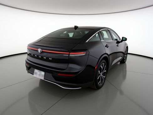 Used 2025 Toyota Crown image 9