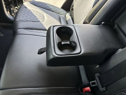 Used 2024 Ford Edge Titanium image 39