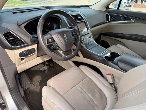 Used 2019 Lincoln Nautilus Reserve FWD image 11