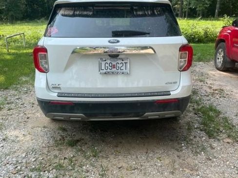 Used 2021 Ford Explorer XLT w/ Equipment Group 202A AWD/4WD image 7