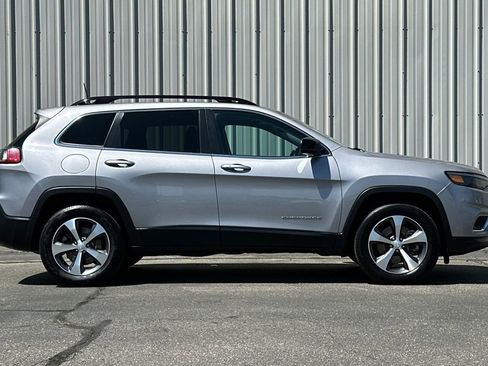 Used 2022 Jeep Cherokee Limited w/ Mopar Interior Package AWD/4WD image 3